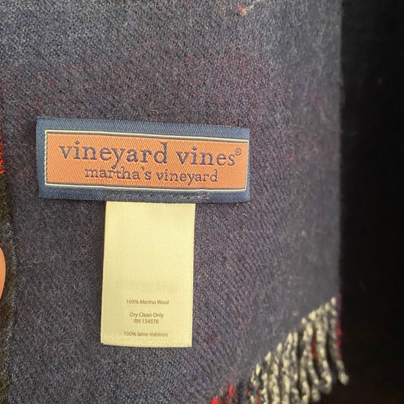 Vineyard Vines Tartan Cape 🐋 - Picture 2 of 3